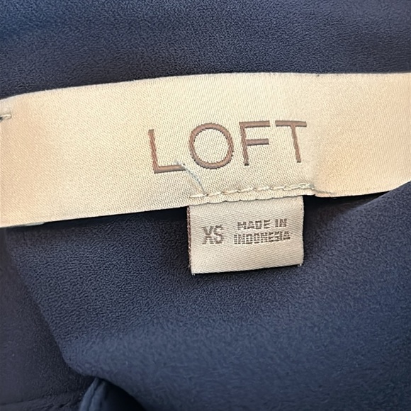 LOFT Women’s Semi Sheer Navy Blue Long Sleeve V-Neck Blouse Size XS - Picture 4 of 6